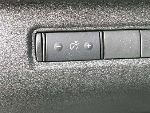 Used 2024 Nissan Pathfinder S image 18