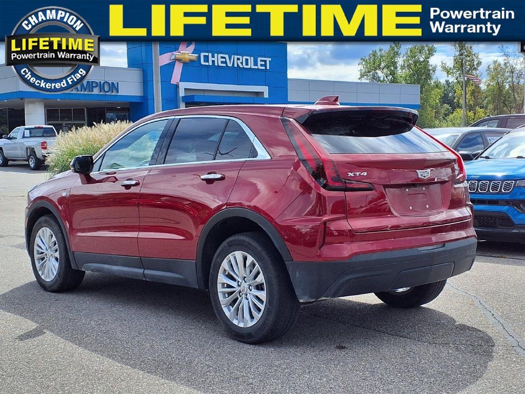 Used 2024 Cadillac XT4 Luxury w/ Cold Weather Package FWD image 7