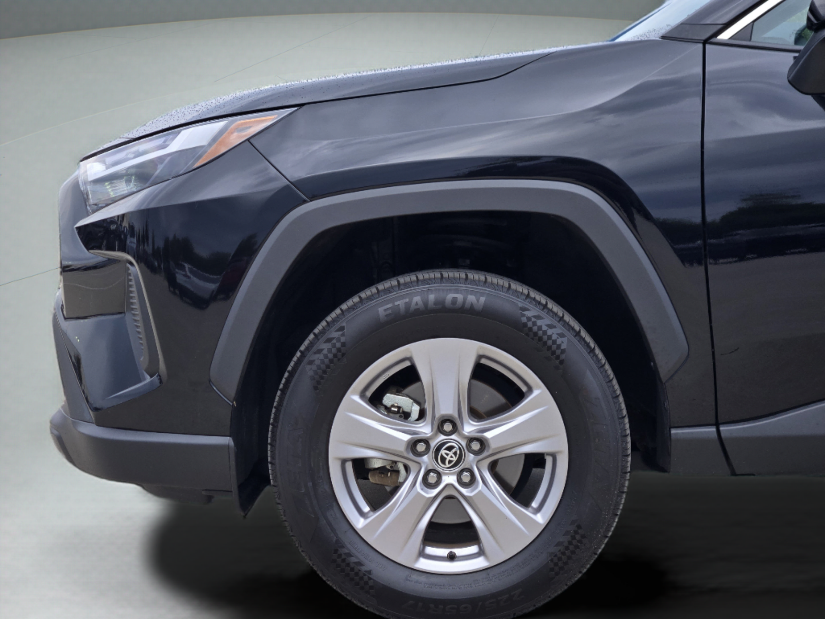 Used 2025 Toyota RAV4 XLE FWD image 29