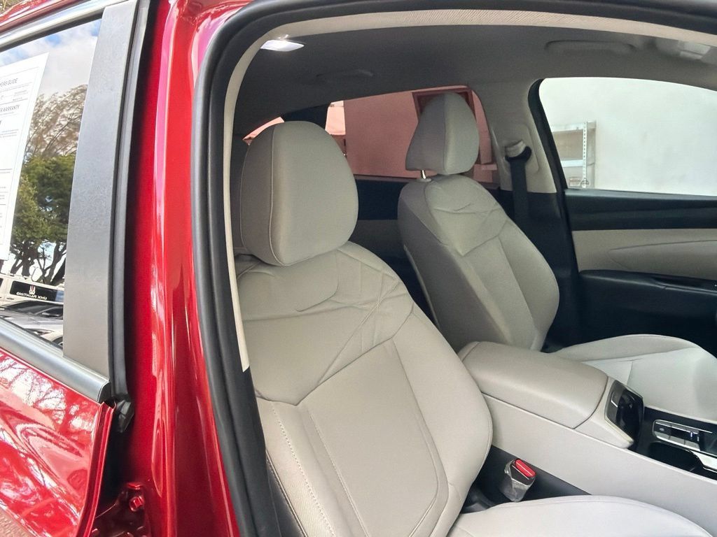Used 2025 Hyundai Tucson SE FWD image 28