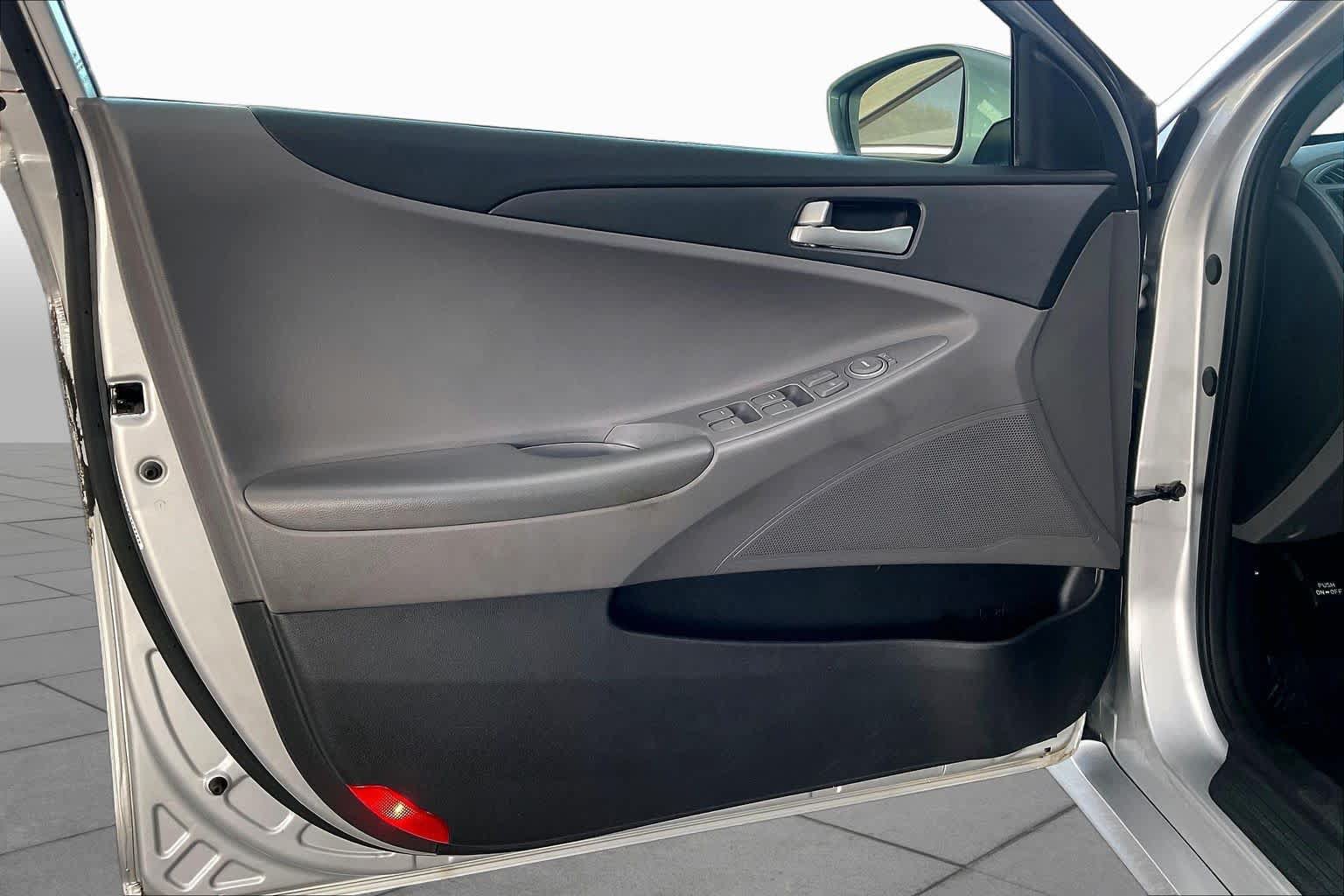 Used 2011 Hyundai Sonata GLS FWD image 21