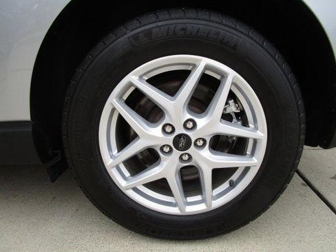 Used 2024 Ford Edge SEL image 9