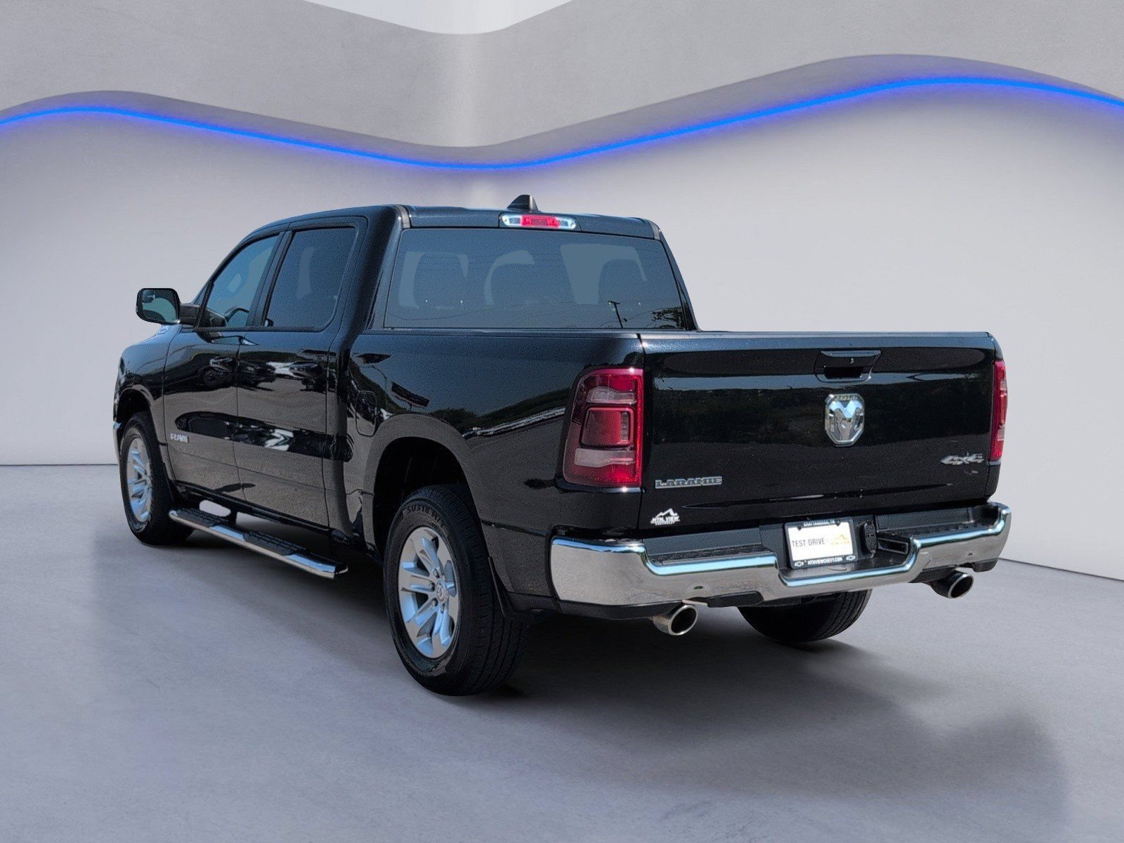 Used 2024 RAM 1500 Laramie AWD/4WD image 3