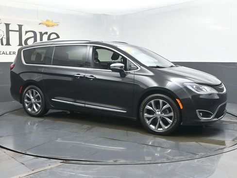 Used 2019 Chrysler Pacifica Limited w/ Advanced Safetytec Group image 6