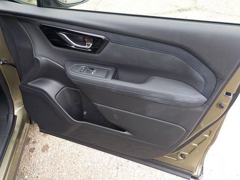 Used 2025 Subaru Forester Limited image 17