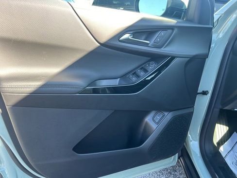 New 2026 Chevrolet Equinox LT w/ Convenience Package II image 11