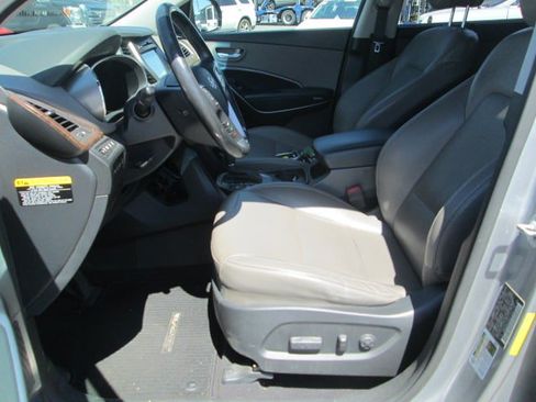 Used 2017 Hyundai Santa Fe Limited AWD/4WD image 4