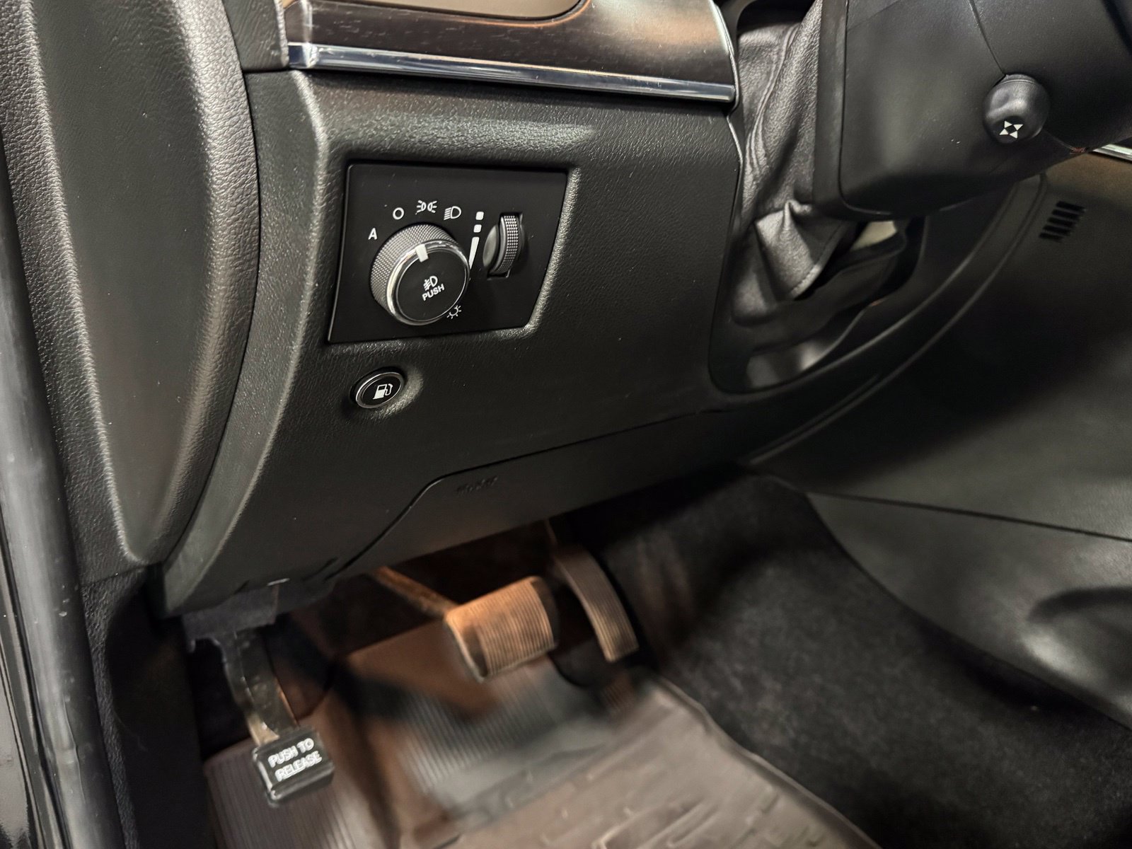 Used 2014 Jeep Grand Cherokee Limited w/ Luxury Group II AWD/4WD image 18