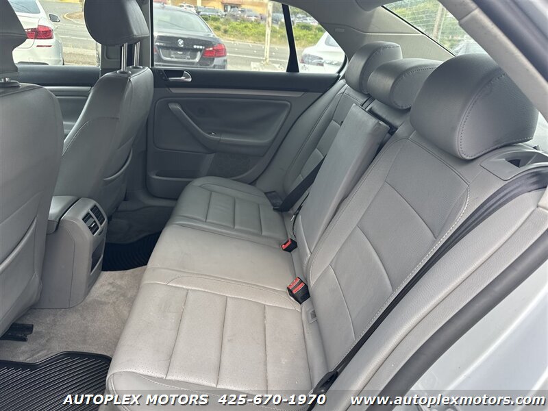 Used 2006 Volkswagen Jetta TDI FWD image 13