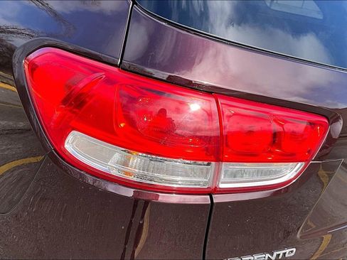 Used 2016 Kia Sorento LX w/ LX Convenience Package image 30