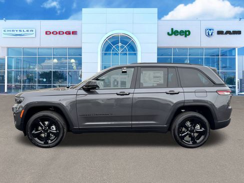 New 2025 Jeep Grand Cherokee Altitude image 6