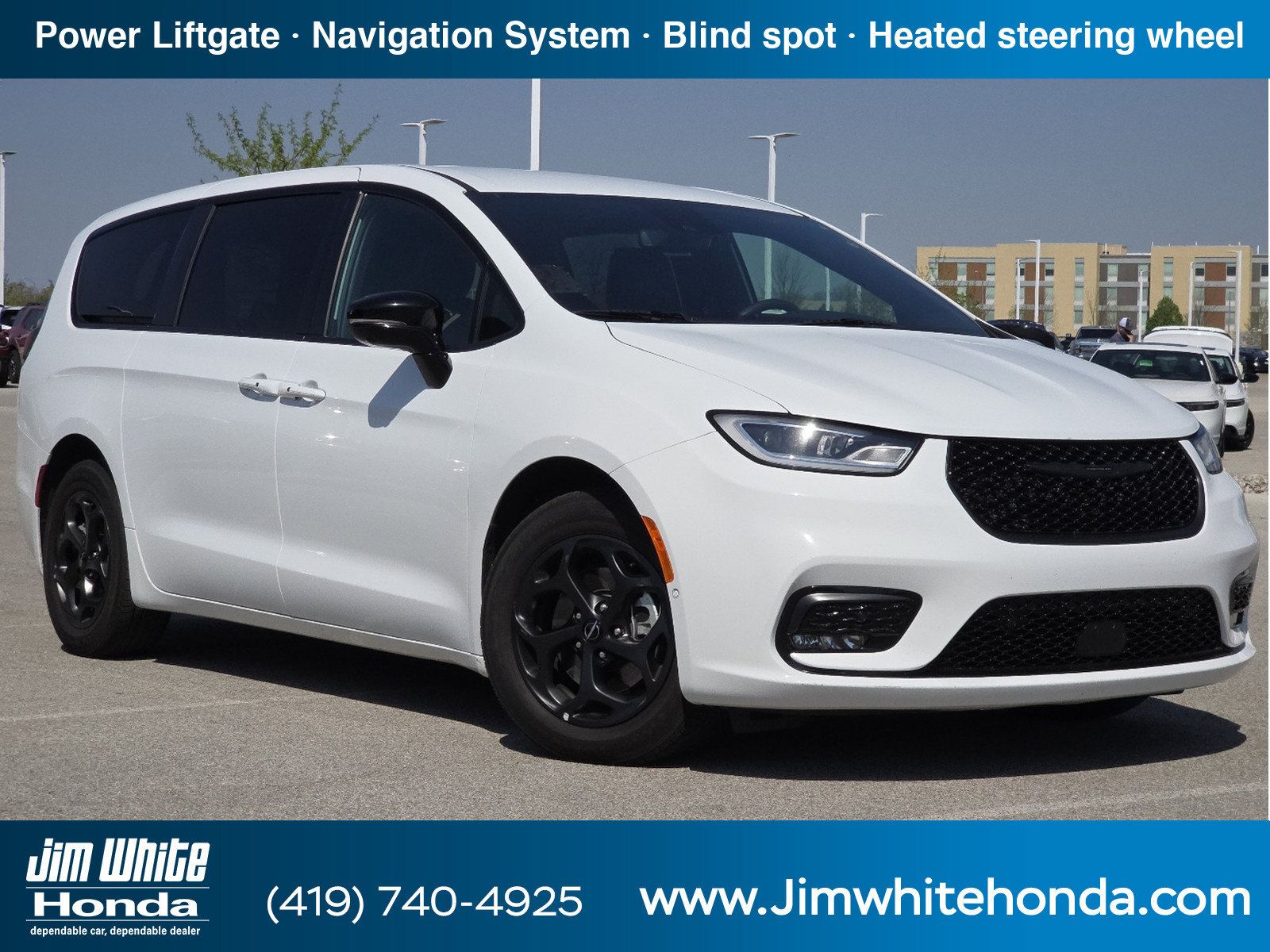 Used 2024 Chrysler Pacifica Limited FWD image 1