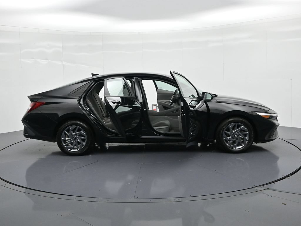 Used 2024 Hyundai Elantra SEL FWD image 23