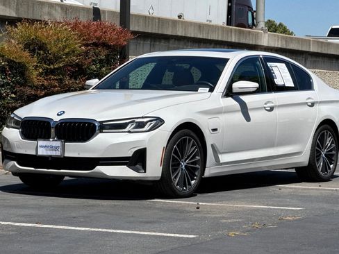 Used 2023 BMW 530e w/ Premium Package RWD image 9