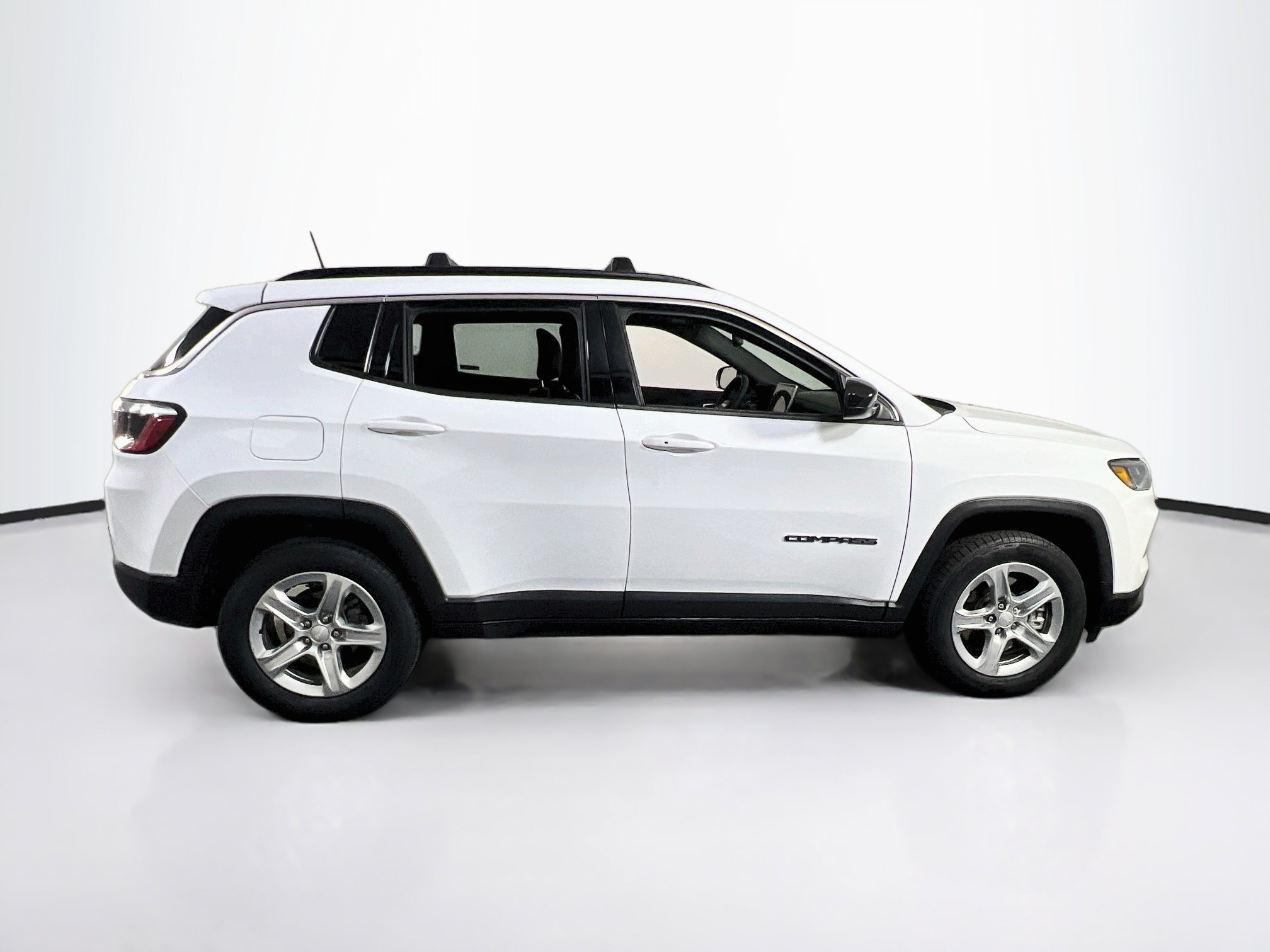 Used 2023 Jeep Compass Latitude w/ Convenience Group AWD/4WD image 4