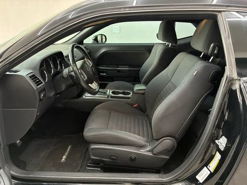 Used 2013 Dodge Challenger SXT RWD image 17