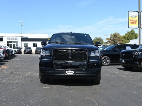Used 2023 Lincoln Navigator Reserve AWD/4WD image 2