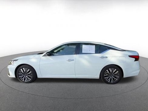 Used 2025 Nissan Altima 2.5 SV FWD image 9