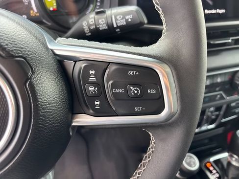 Used 2025 Jeep Wrangler Unlimited Sahara w/ Safety Group AWD/4WD image 20