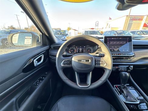 Used 2024 Jeep Compass Trailhawk image 14