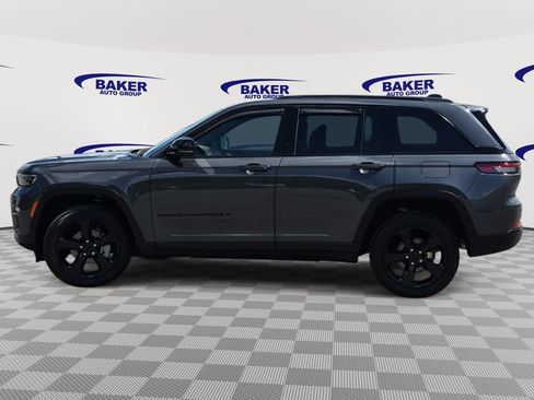 Used 2025 Jeep Grand Cherokee Limited w/ Black Appearance Package AWD/4WD image 6