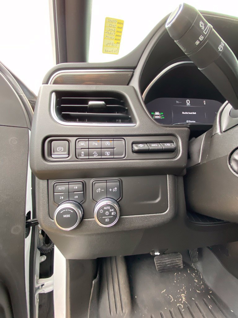 Used 2023 GMC Yukon AT4 w/ AT4 Premium Package AWD/4WD image 12