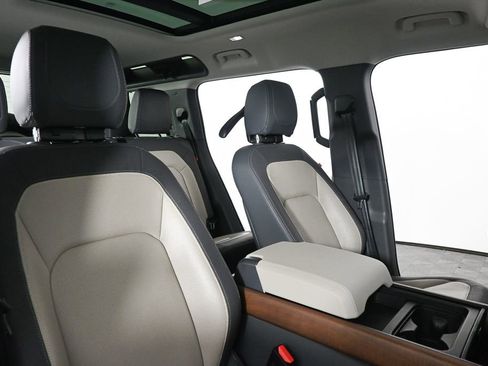 Used 2024 Land Rover Defender 110 X-Dynamic SE image 21