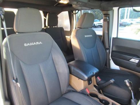 Used 2017 Jeep Wrangler Unlimited Sahara w/ Connectivity Group image 9