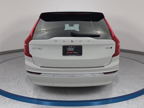 Used 2023 Volvo XC90 B5 Plus w/ Protection Package AWD/4WD image 6