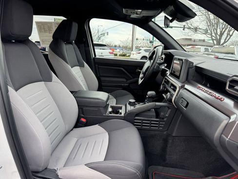 Used 2025 Toyota Tacoma TRD Sport image 35