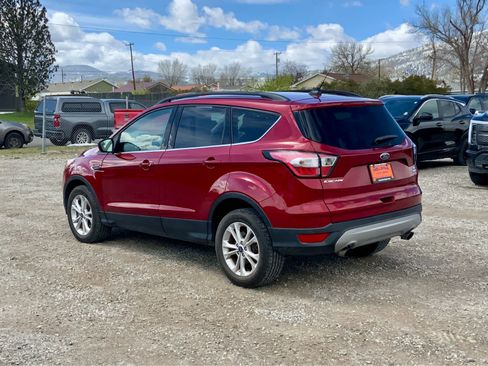 Used 2018 Ford Escape SE w/ SE Sync 3 Package AWD/4WD image 3
