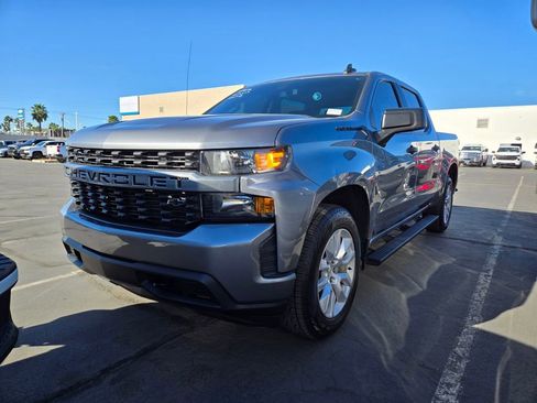 Used 2020 Chevrolet Silverado 1500 Custom w/ Custom Value Package image 4