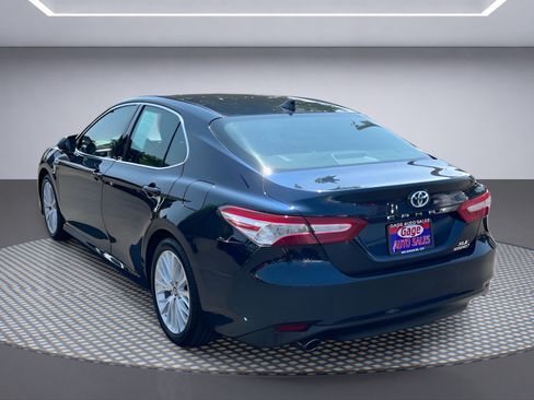 Used 2018 Toyota Camry XLE w/ Audio Package FWD image 3