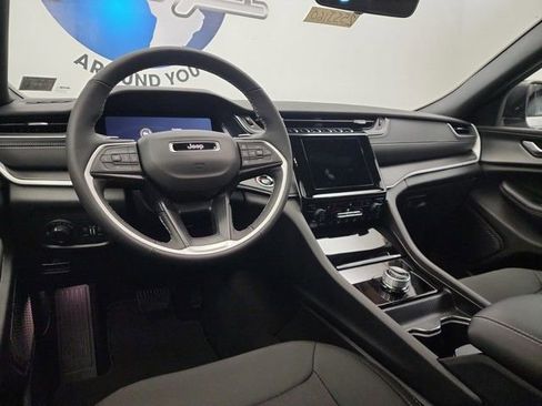 New 2025 Jeep Grand Cherokee Laredo X w/ Luxury Tech Group I image 17