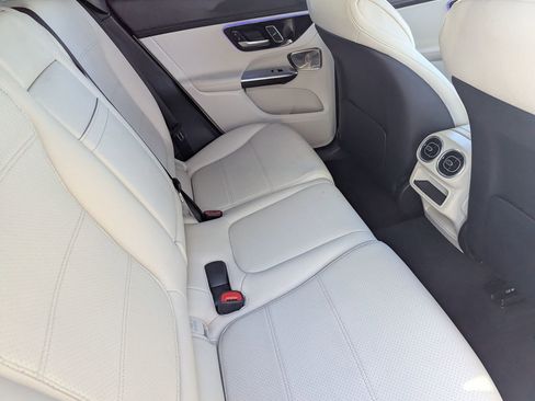 Used 2024 Mercedes-Benz GLC 300 4MATIC image 17