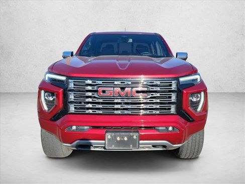 Used 2023 GMC Canyon Denali image 2