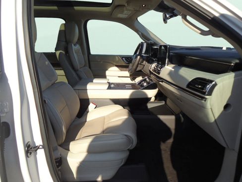 Used 2019 Lincoln Navigator L Reserve image 31