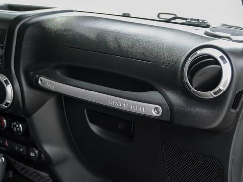 Used 2016 Jeep Wrangler Rubicon AWD/4WD image 37