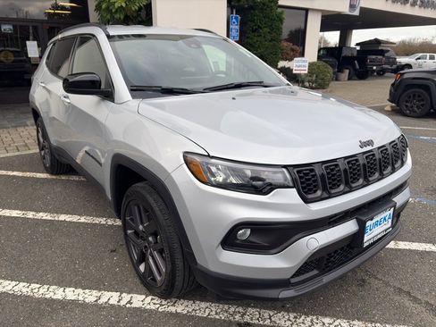 New 2026 Jeep Compass Latitude image 30