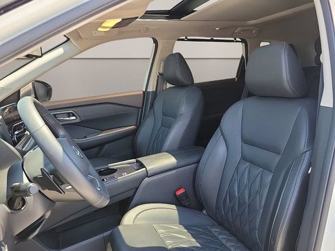 Used 2023 Nissan Rogue Platinum w/ Platinum Premium Package FWD image 10