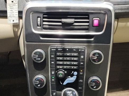 Used 2015 Volvo S60 T5 Premier image 10