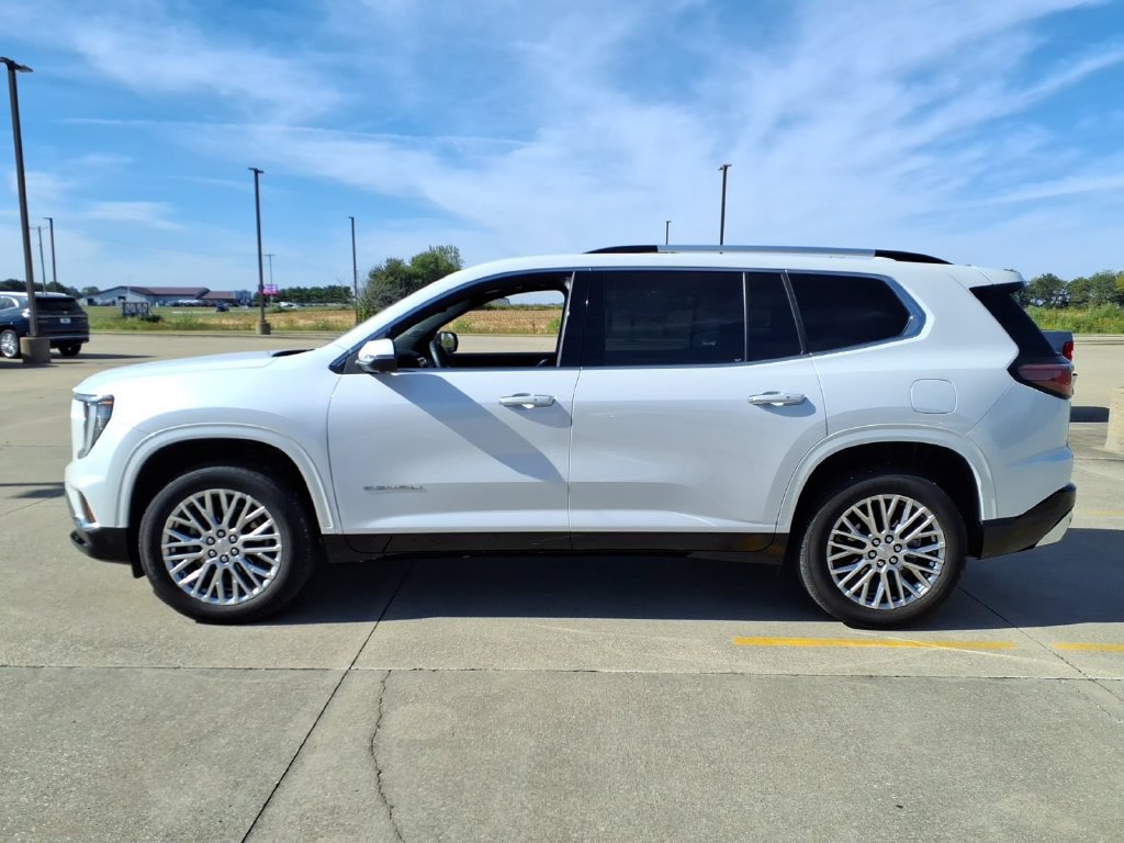 Used 2024 GMC Acadia Denali FWD image 2