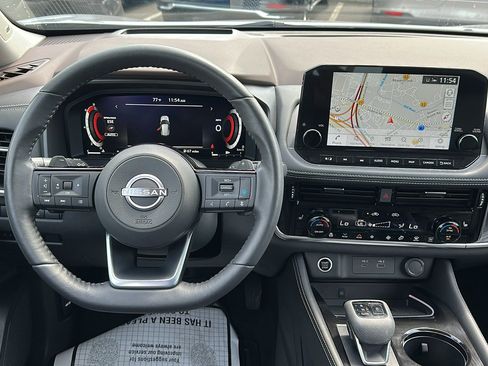 Used 2022 Nissan Rogue Platinum w/ Head-Up Display Package image 27