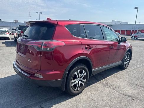 Used 2018 Toyota RAV4 LE w/ Carpet Mat Package AWD/4WD image 5