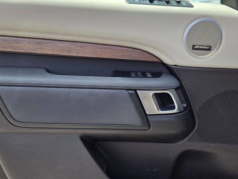 Used 2018 Land Rover Discovery HSE image 10