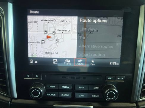 Used 2018 Porsche Macan GTS AWD/4WD image 72