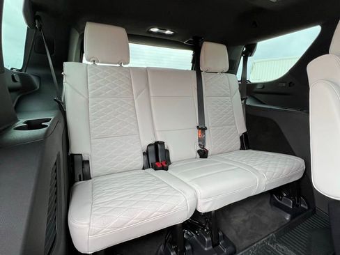 Used 2025 Cadillac Escalade Sport Platinum w/ LPO, ONYX Package image 22