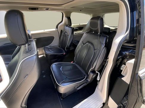 Used 2023 Chrysler Pacifica Limited image 24