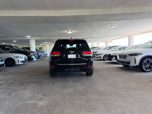Used 2019 Jeep Grand Cherokee Overland AWD/4WD image 9