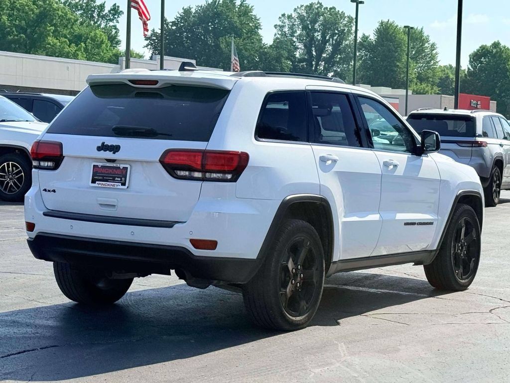 Used 2019 Jeep Grand Cherokee Laredo AWD/4WD image 7